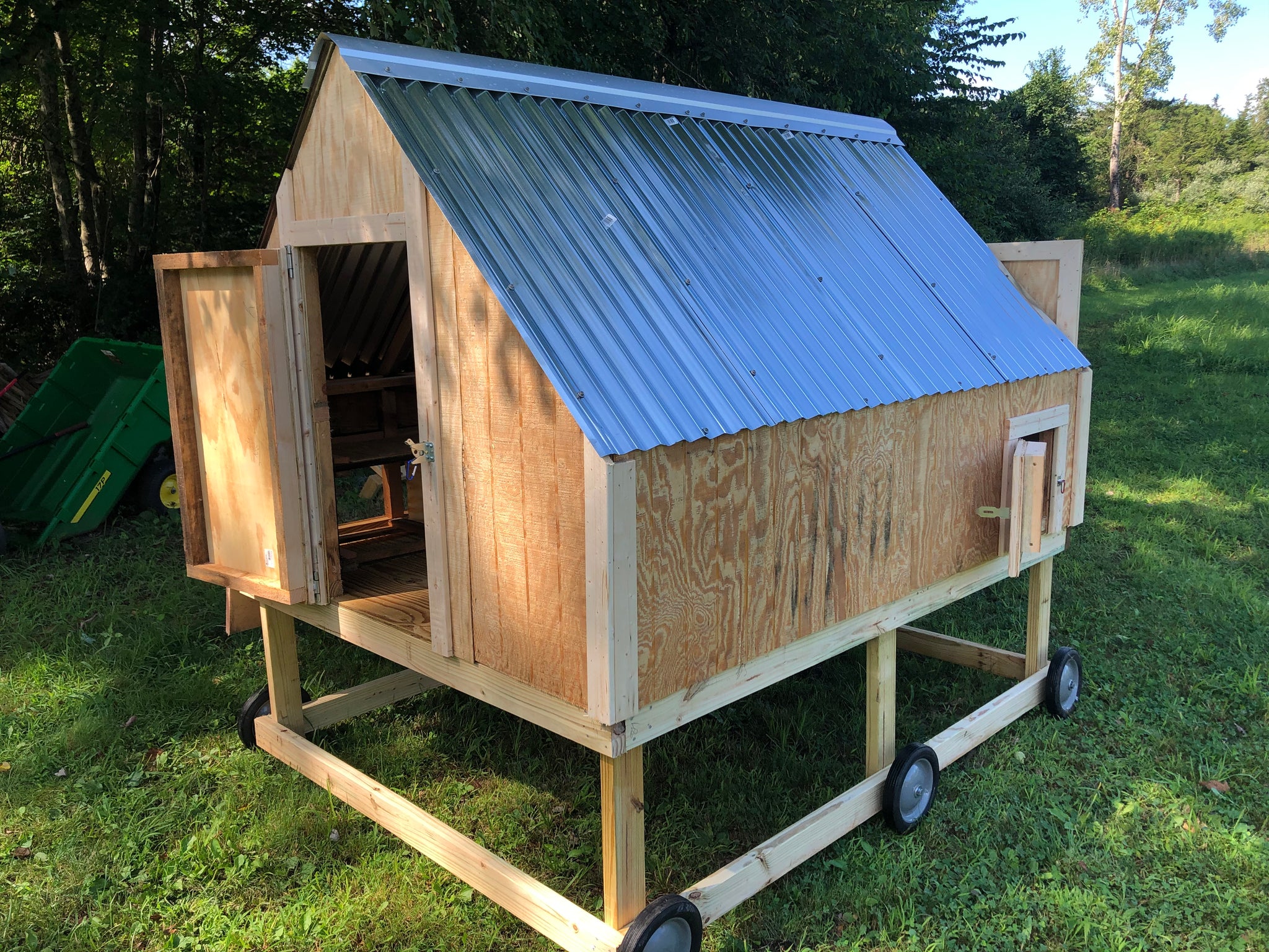 The Double Cape - Chicken Coop for 12+ hens