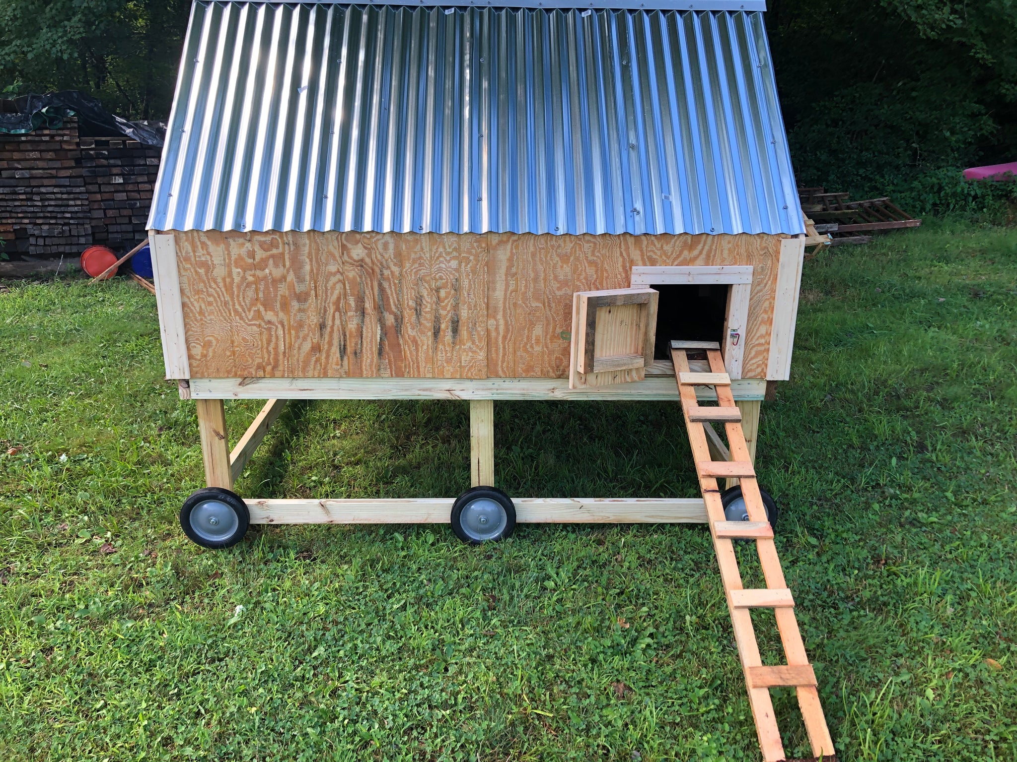 The Double Cape - Chicken Coop for 12+ hens