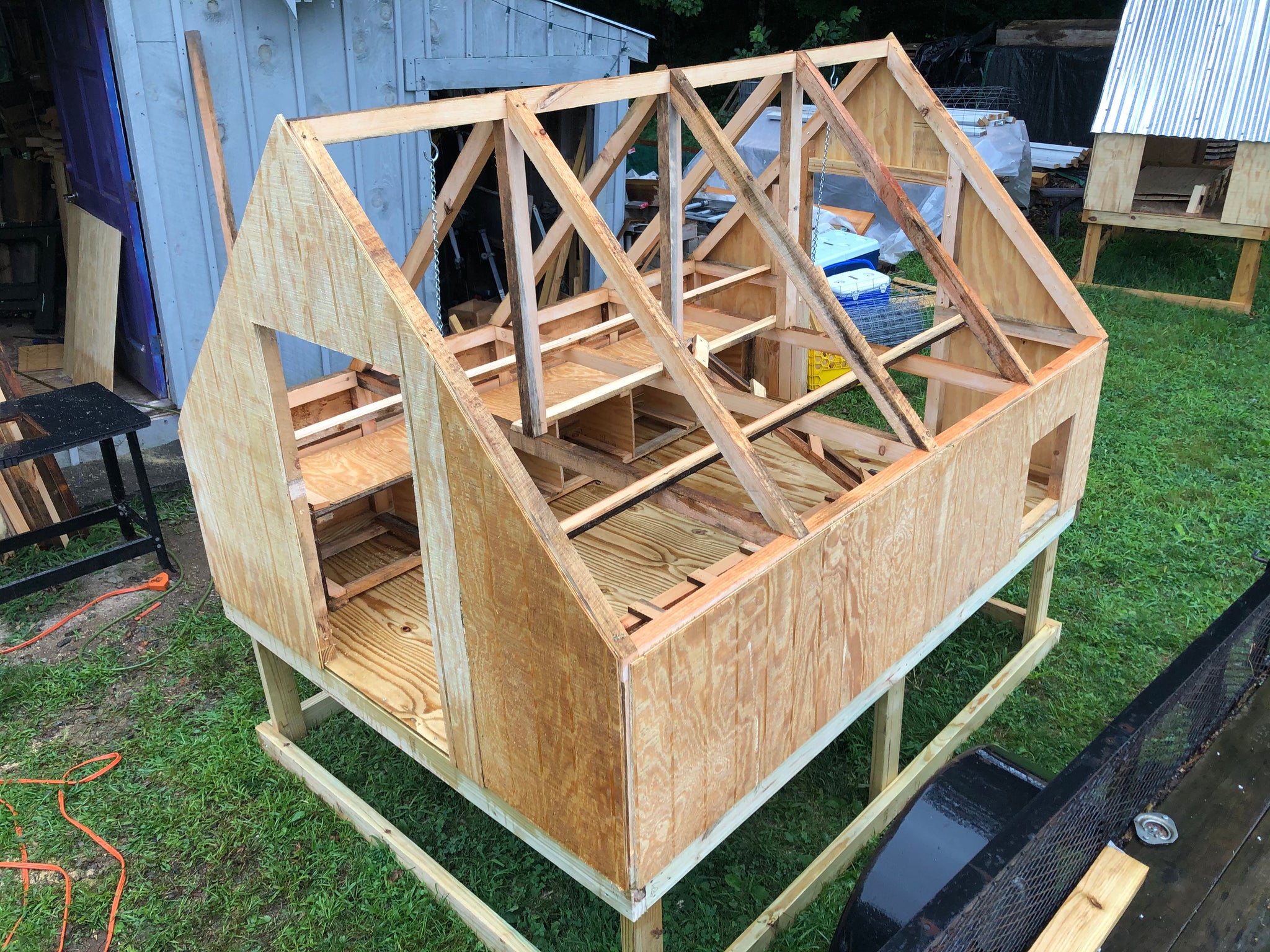 The Double Cape - Chicken Coop for 12+ hens