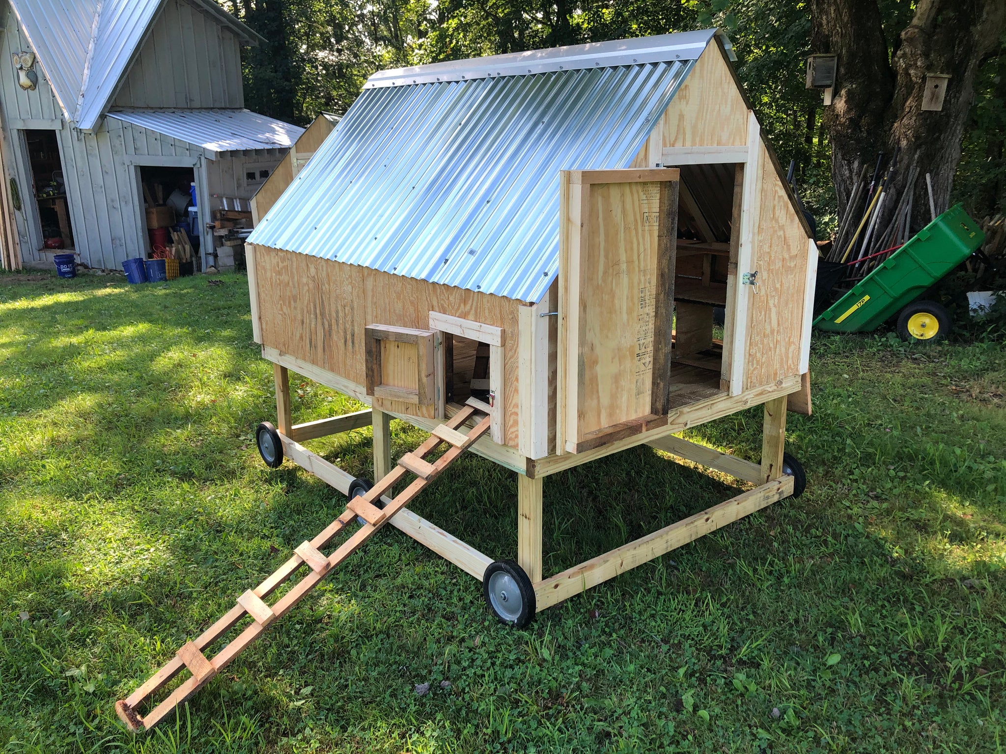 The Double Cape - Chicken Coop for 12+ hens